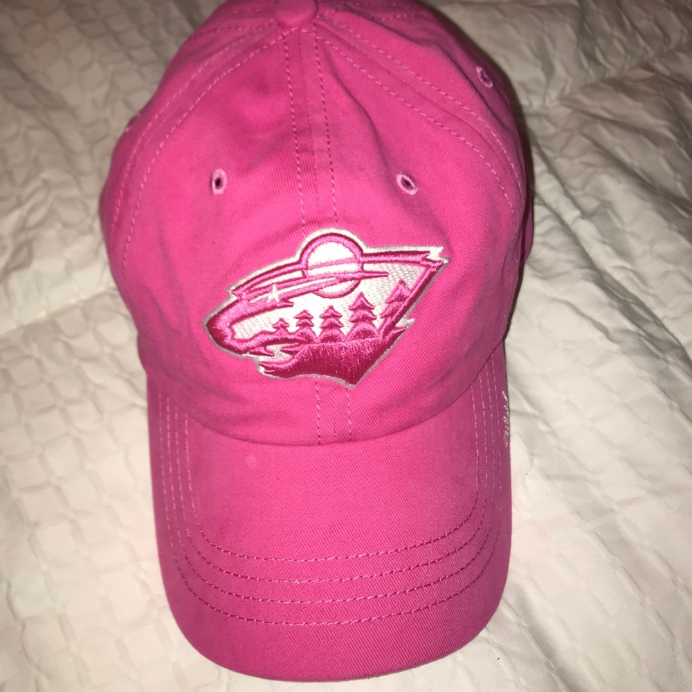 MINNESOTA WILD BASEBALL HAT WOMENS- HOT PINK